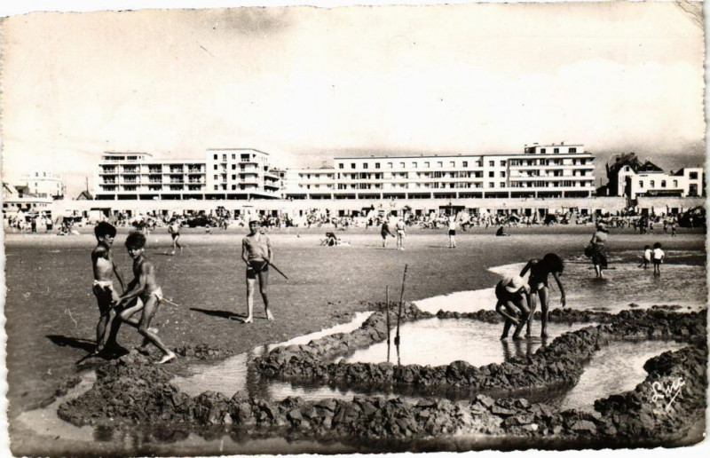 Carte postale ancienne Berck-Plage - Jeux d'erfonts à Berck