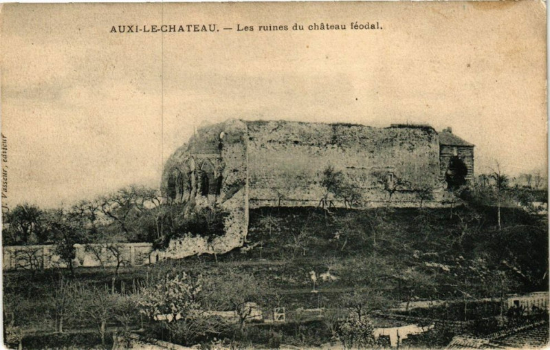 Carte postale ancienne Auxi-le-Chateau - Les ruines du chateau feodal à Auxi-le-Château