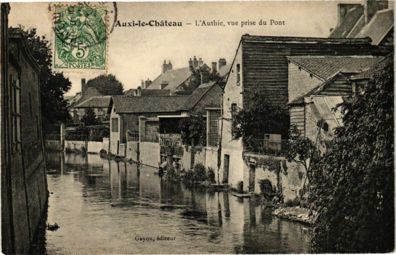 Carte postale ancienne Auxi-le-Chateau - L'authie vue prise du pont à Auxi-le-Château