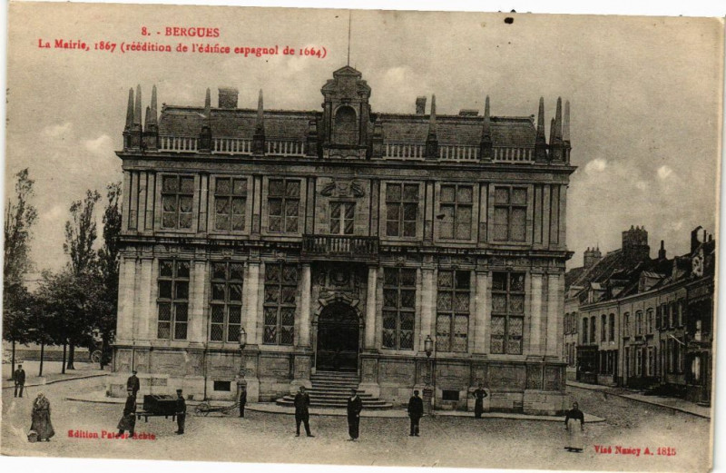 Carte postale ancienne Bergues - La mairie