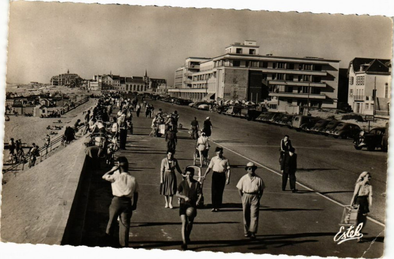 Carte postale ancienne Berck-Plage - Promenade sur la digue à Berck