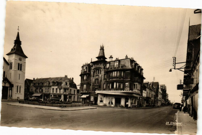 Carte postale ancienne Berck-Plage - Place de l'Eglise à Berck
