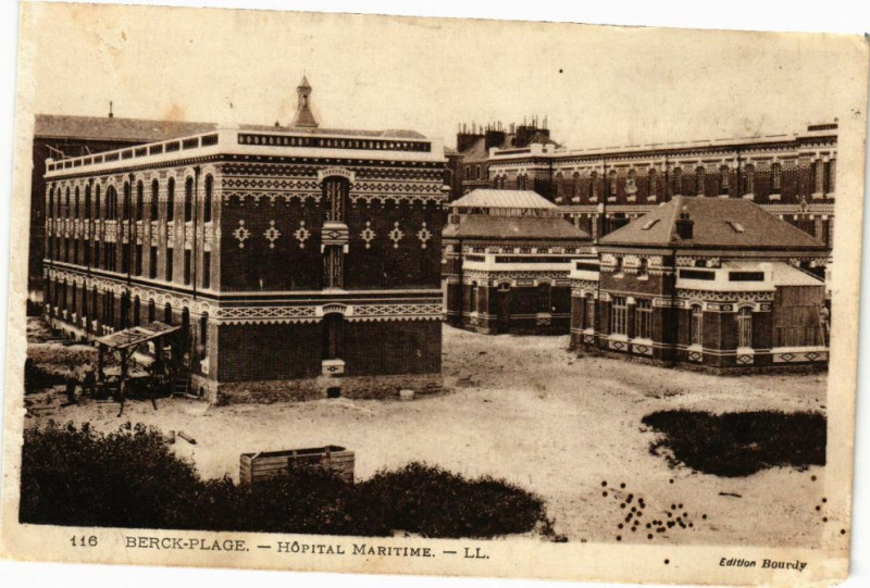 Carte postale ancienne Berck-Plage - Place de l'eglise à Berck