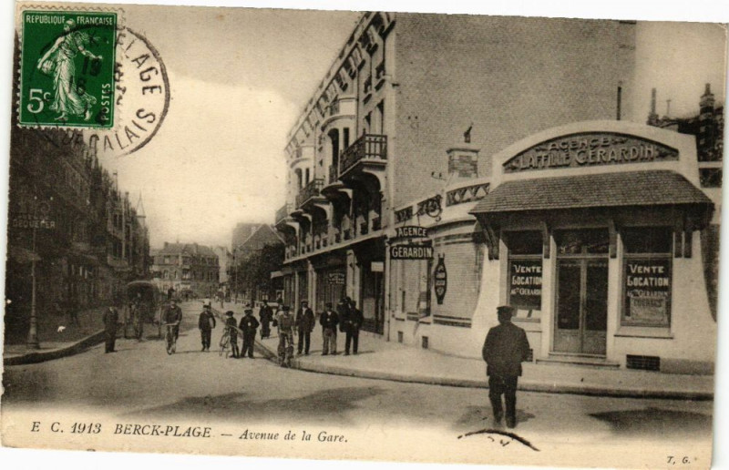 Carte postale ancienne Avenue de la Gare à Berck