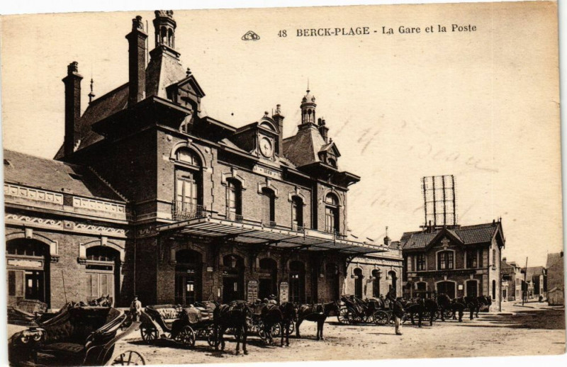 Carte postale ancienne Berck-Plage - La gare et la poste à Berck