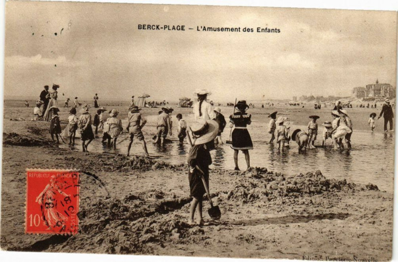 Carte postale ancienne Berck-Plage - L'amusement des enfants à Berck