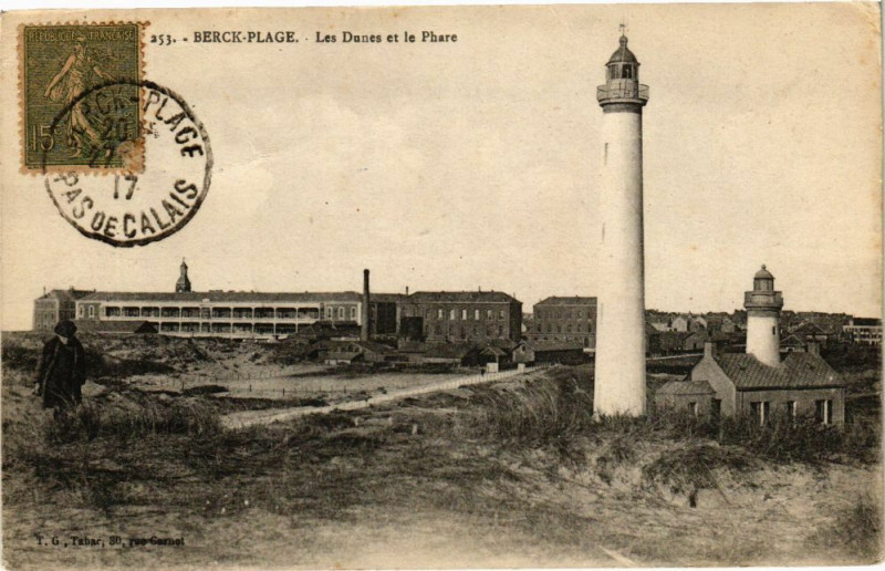 Carte postale ancienne Berck-Plage - Les dunes et le phare à Berck
