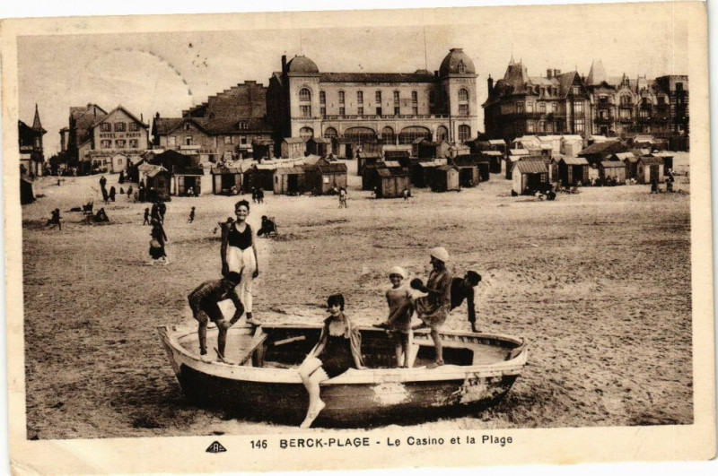 Carte postale ancienne Berck-Plage - Le casino et la plage à Berck