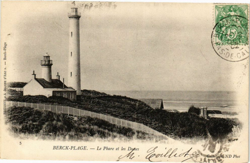 Carte postale ancienne Berck-Plage - La phare et les dunes à Berck