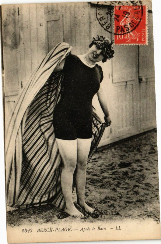 Carte postale ancienne Berck-Plage - Apres le bain à Berck