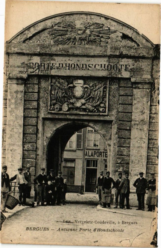 Carte postale ancienne Bergues - Ancienne porte d'hondschoole