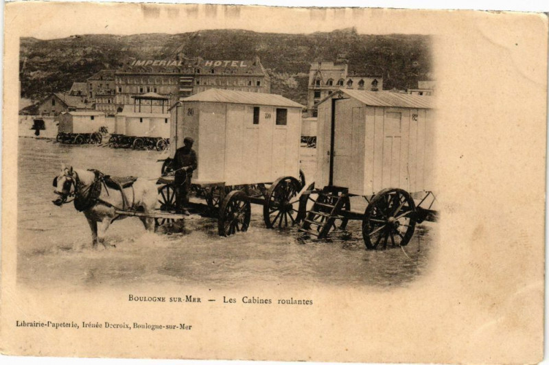 Carte postale ancienne Boulogne-sur-Mer - Les Cabines roulantes à Boulogne-sur-Mer