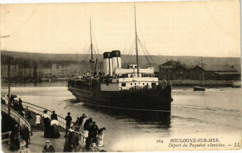 Carte postale ancienne Boulogne-sur-Mer - Départ du Paquebot Invicta à Boulogne-sur-Mer