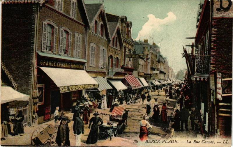 Carte postale ancienne Berck-Plage - La Rue Carnot à Berck