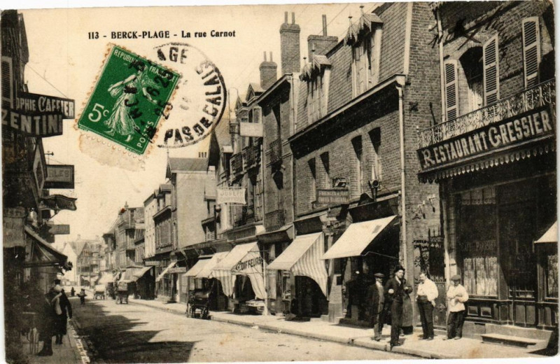 Carte postale ancienne Berck-Plage - La rue Carnot à Berck