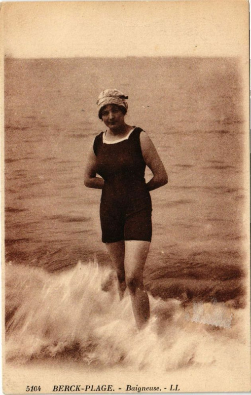 Carte postale ancienne Berck-Plage - Baigneusse à Berck