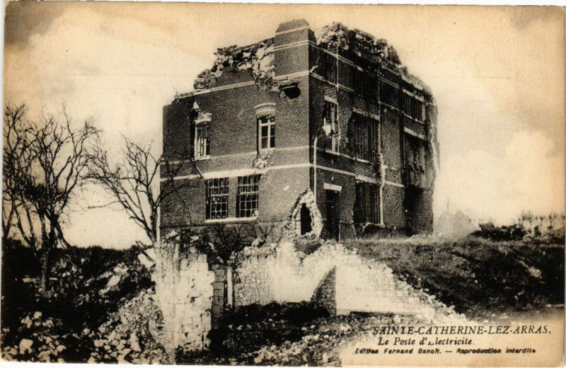 Carte postale ancienne Sainle - Catherine - Lez - Arras - Le poste d'electricile à Arras