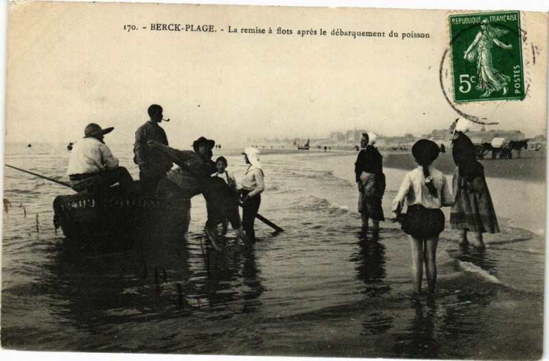 Carte postale ancienne Berck-Plage - La remise a flots a apres le debarquement à Berck