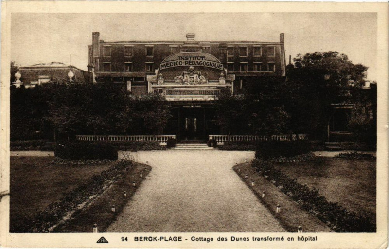 Carte postale ancienne Berck-Plage - Cottage des dunes transforme à Berck