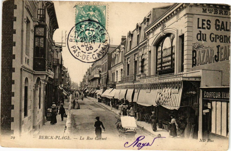 Carte postale ancienne Berck-Plage - La rue carnot à Berck