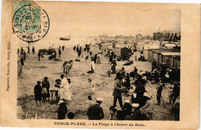 Carte postale ancienne Berck-Plage - La plage a l'heure du bain à Berck
