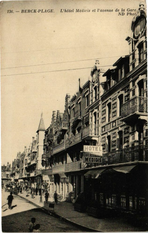 Carte postale ancienne Berck-Plage - L'hotel et l'avenue à Berck