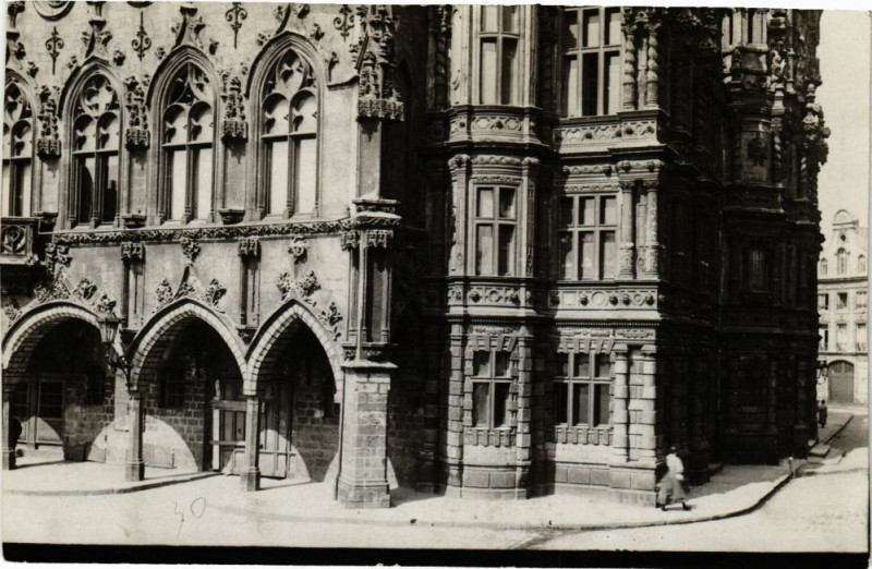 Carte postale ancienne Arras Hotel de ville à Arras