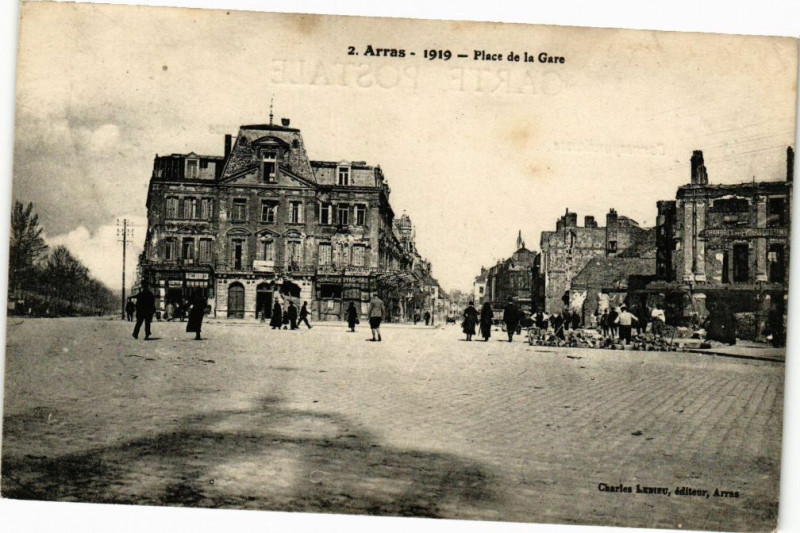 Carte postale ancienne Arras 1919 - Place de la gare à Arras