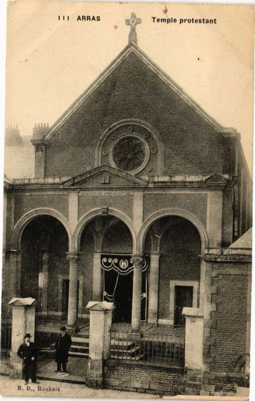Carte postale ancienne Arras - Temple protestant à Arras