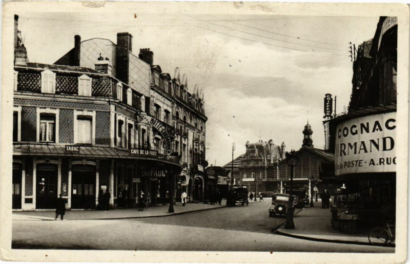 Carte postale ancienne Arras - Rue gambetta vers la gare à Arras