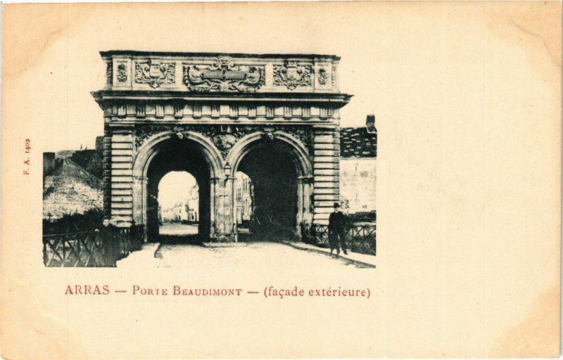 Carte postale ancienne Arras - Porte beaudimont à Arras