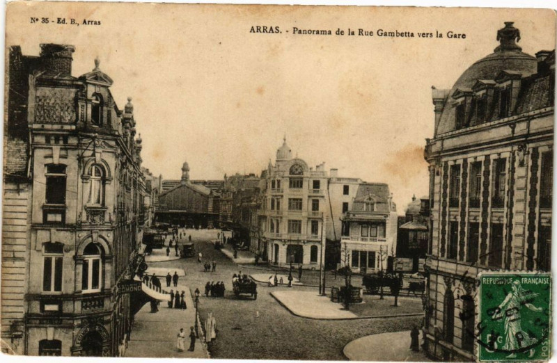 Carte postale ancienne Arras - Panorama de la rue gambetta vers à Arras