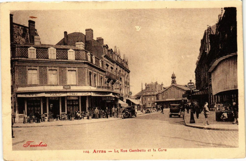 Carte postale ancienne Arras - La rue gambetta à Arras