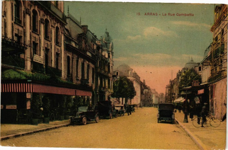 Carte postale ancienne Arras - La rue gambetta à Arras