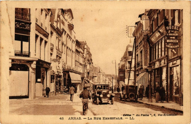 Carte postale ancienne Arras - La rue ernestale à Arras