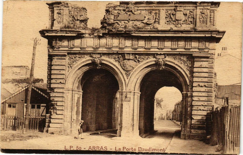 Carte postale ancienne Arras - La porte baudimont à Arras