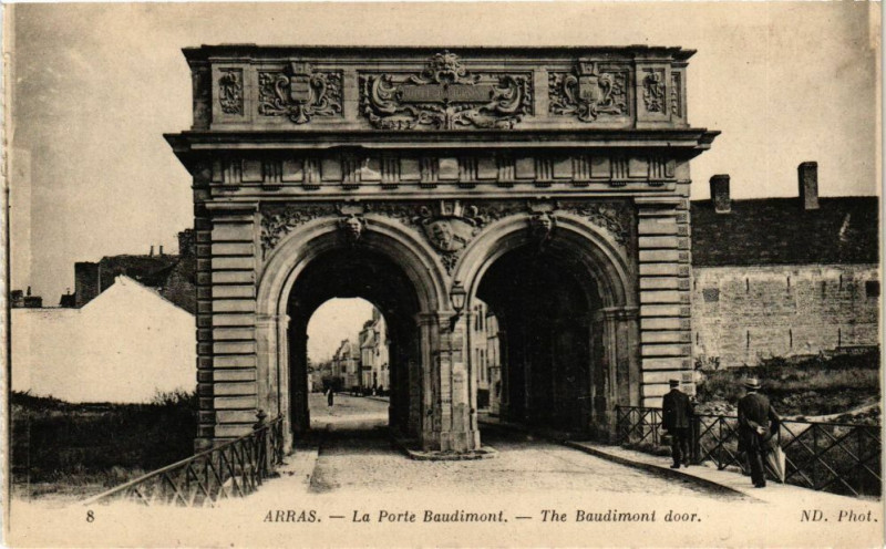 Carte postale ancienne Arras - La porte baudimont à Arras