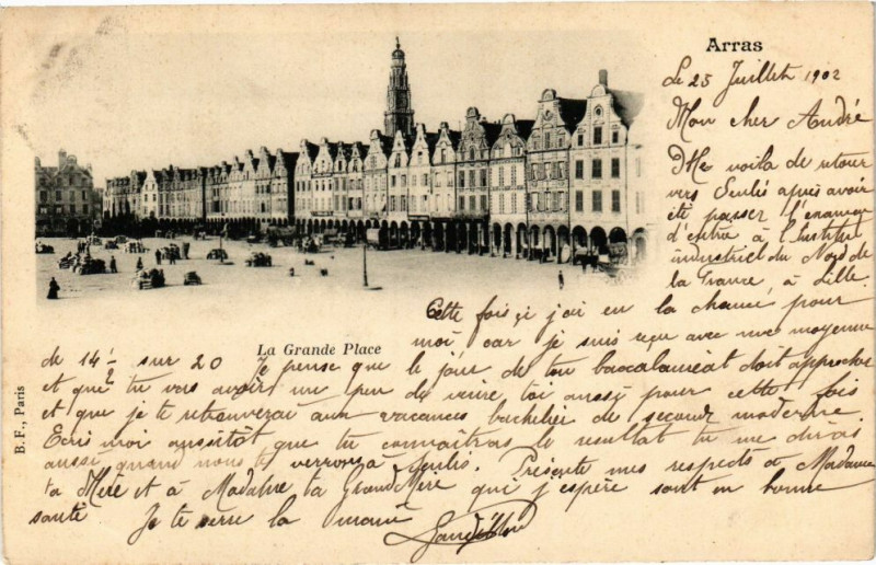 Carte postale ancienne Arras - La grande place à Arras
