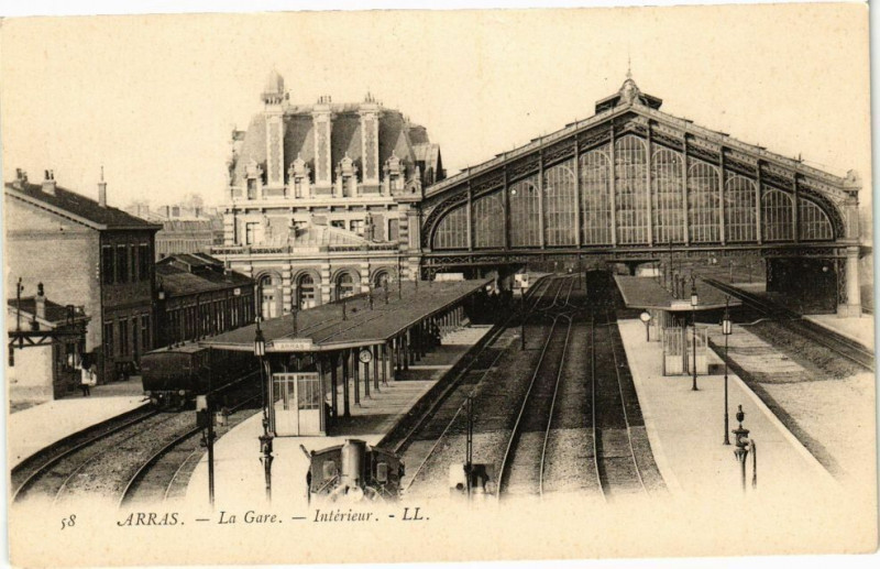 Carte postale ancienne Arras - La gare à Arras