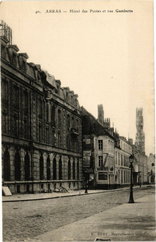 Carte postale ancienne Arras - Hotel des postes et rue gambetta à Arras