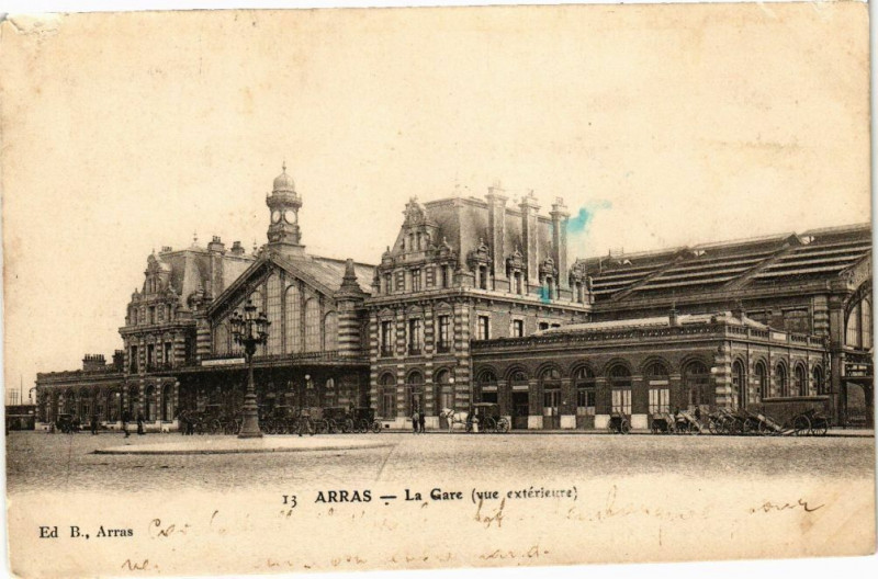 Carte postale ancienne Arras - La Gare (vue extérieure) à Arras