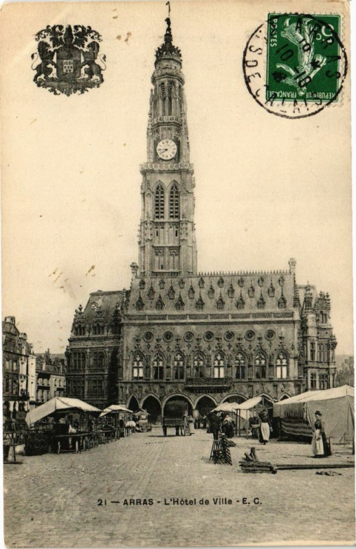 Carte postale ancienne Arras - L'Hotel de Ville à Arras