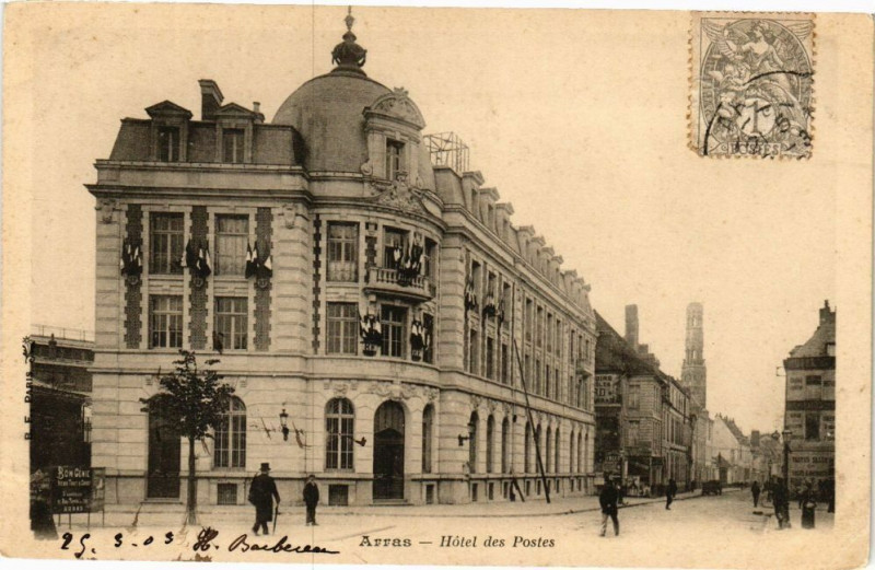 Carte postale ancienne Arras - Hotel des Postes à Arras