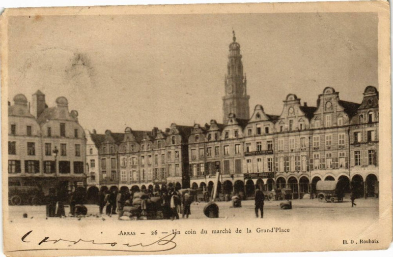 Carte postale ancienne Arras - Un coin du Marché à Arras