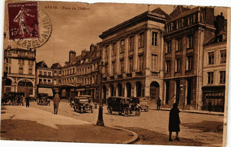 Carte postale ancienne Arras - Place du theatre à Arras