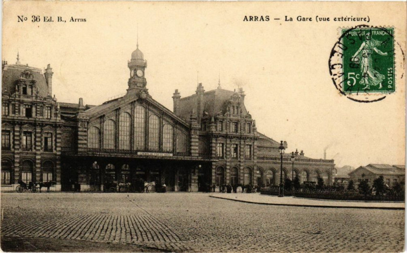 Carte postale ancienne Arras - La gare (vue exterieure) à Arras