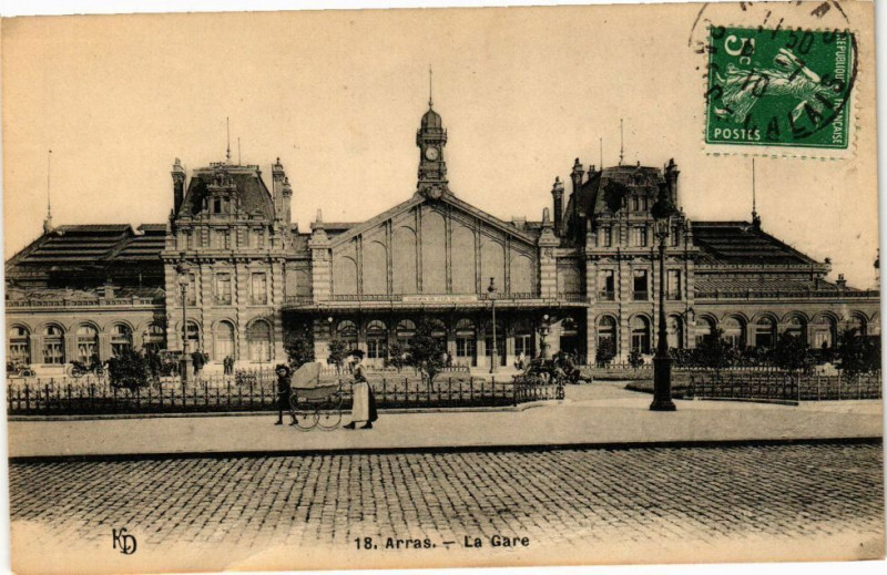 Carte postale ancienne Arras - La gare à Arras
