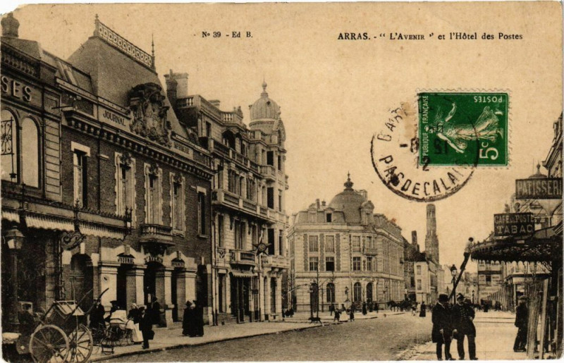 Carte postale ancienne Arras - L'avenue et hotel des postes à Arras