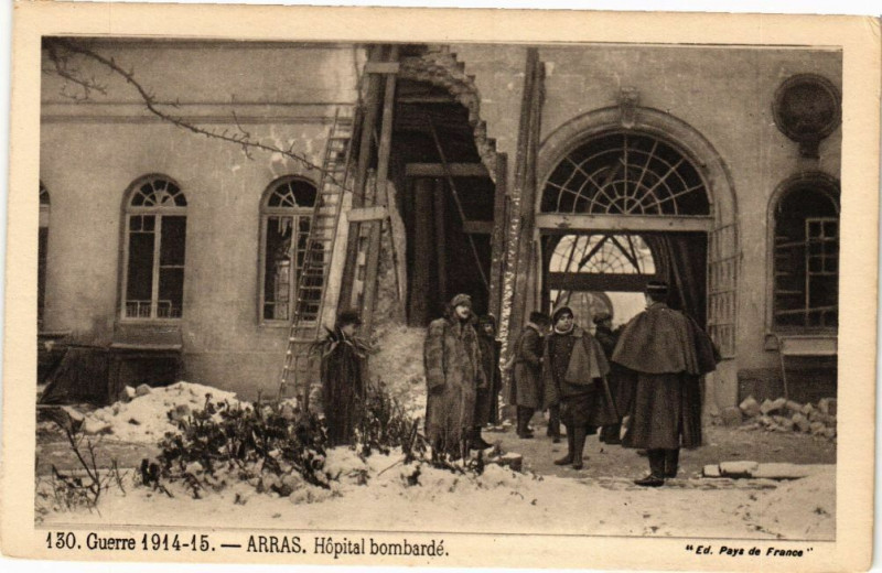 Carte postale ancienne Arras - Hopital bombarde à Arras