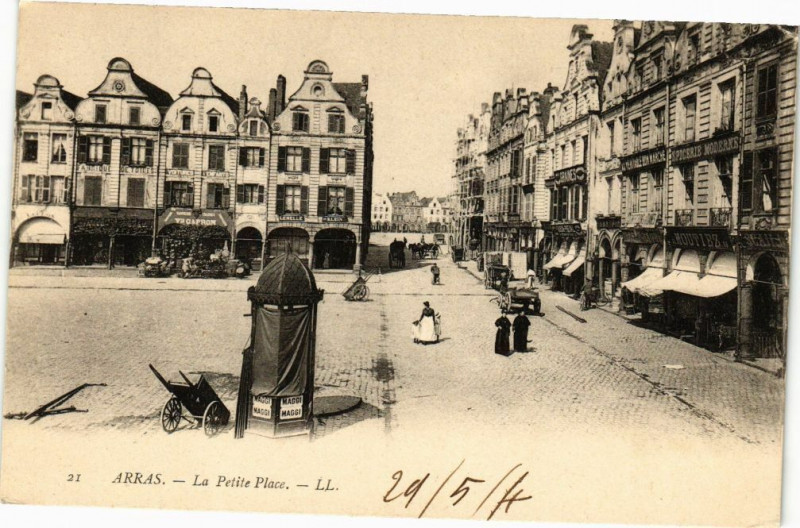 Carte postale ancienne Arras - La pETITE Place à Arras